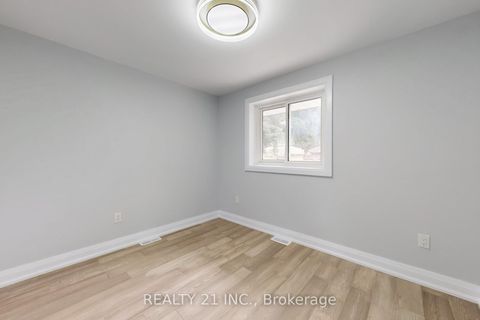 Photo 13 at 7 Stoney Creek Drive, West Hill, Toronto