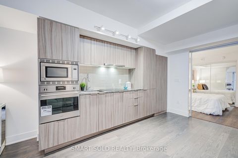 Photo 6 at 819 - 955 Bay Street, Bay Street Corridor, Toronto