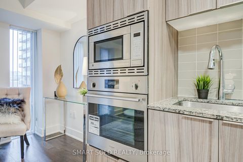 Photo 7 at 819 - 955 Bay Street, Bay Street Corridor, Toronto