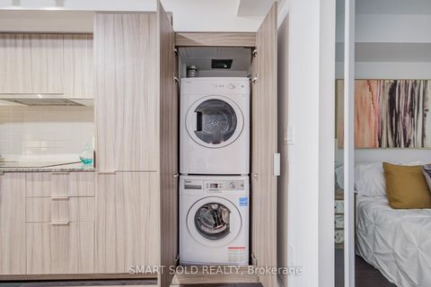 Photo 11 at 819 - 955 Bay Street, Bay Street Corridor, Toronto