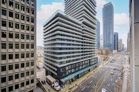 Photo 12 at 819 - 955 Bay Street, Bay Street Corridor, Toronto