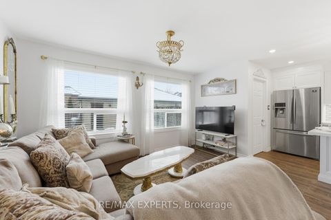 Photo 12 at 34 Castle Park Boulevard, Sonoma Heights, Vaughan