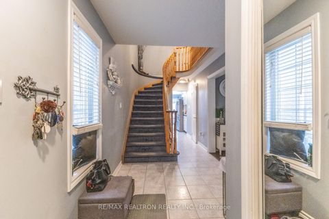 Photo 4 at 37 Woodhaven Crescent, Oak Ridges, Richmond Hill