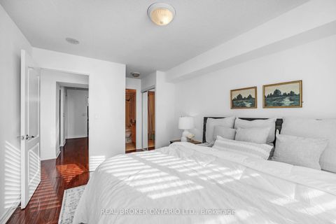 Photo 13 at 1005 - 1 Elm Drive W, City Centre, Mississauga