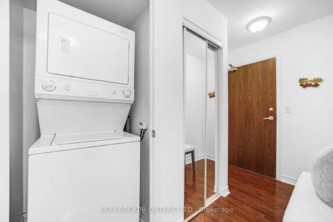 Photo 17 at 1005 - 1 Elm Drive W, City Centre, Mississauga