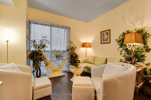 Photo 8 at 905 - 2737 Keele Street, CFB, Toronto