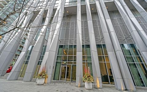 Photo 2 at 2710 - 1 Yorkville Avenue, Annex, Toronto