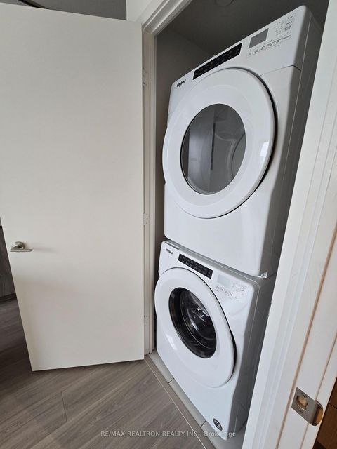 Photo 17 at 2710 - 1 Yorkville Avenue, Annex, Toronto