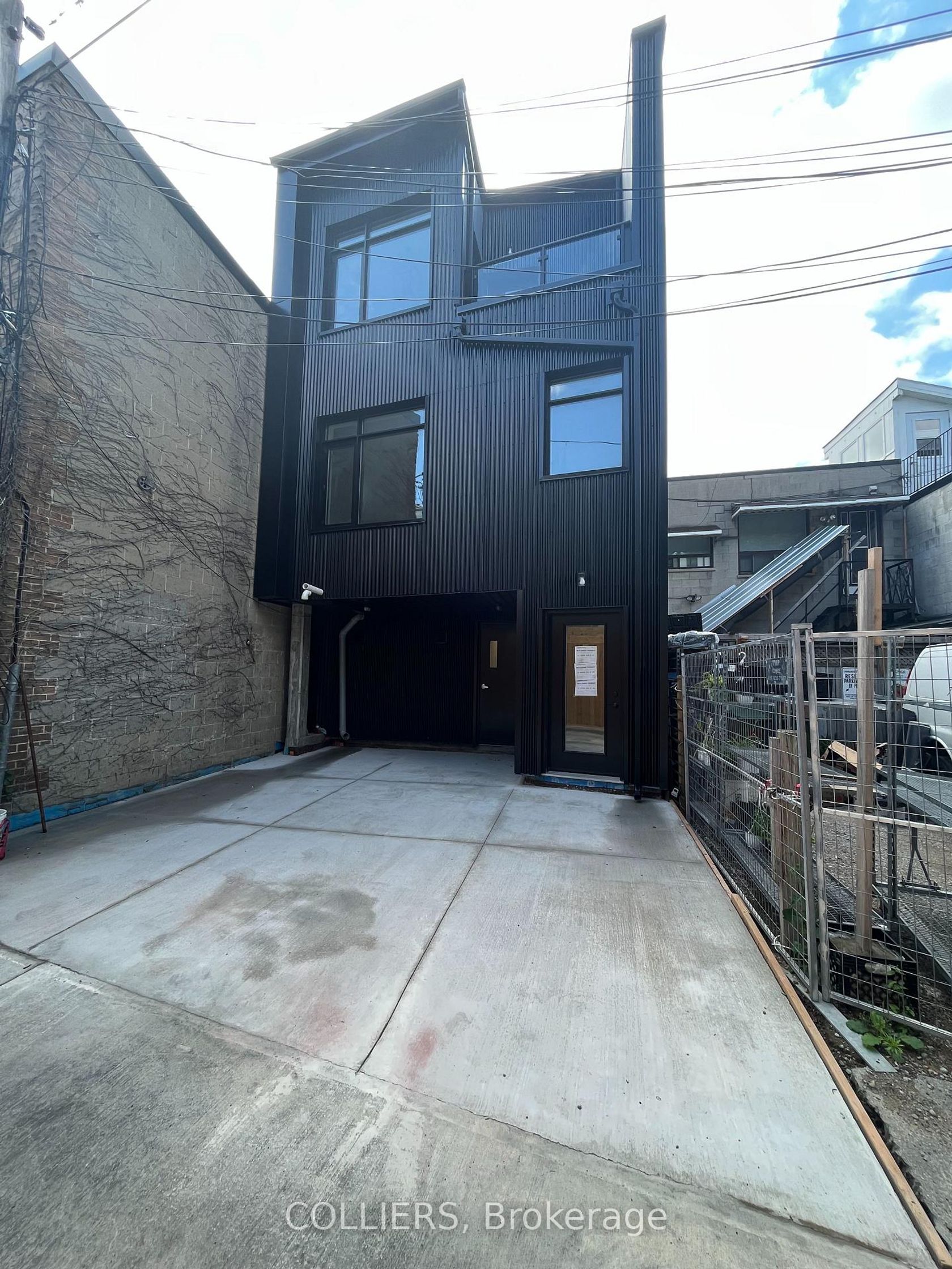 1048 Kingston Road, Danforth, Toronto photo number 2