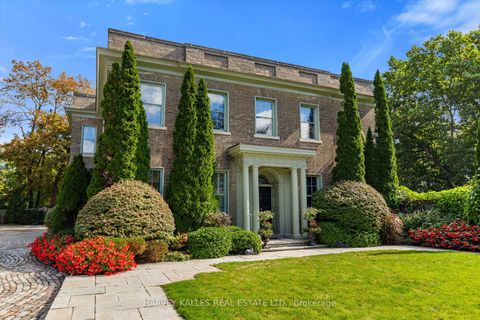 Photo 3 at 1 Edmund Gate, Casa Loma, Toronto