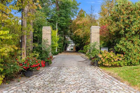 Photo 4 at 1 Edmund Gate, Casa Loma, Toronto