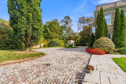 Photo 5 at 1 Edmund Gate, Casa Loma, Toronto