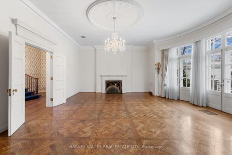 Photo 9 at 1 Edmund Gate, Casa Loma, Toronto