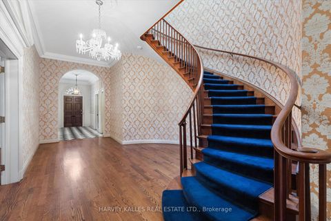 Photo 11 at 1 Edmund Gate, Casa Loma, Toronto