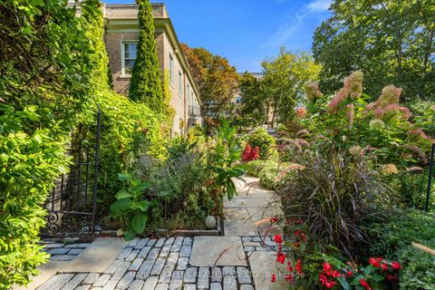 Photo 16 at 1 Edmund Gate, Casa Loma, Toronto