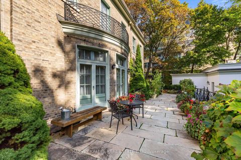 Photo 19 at 1 Edmund Gate, Casa Loma, Toronto