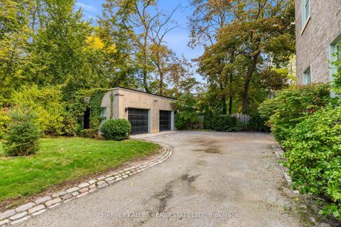 Photo 21 at 1 Edmund Gate, Casa Loma, Toronto