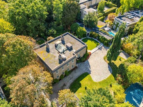 Photo 22 at 1 Edmund Gate, Casa Loma, Toronto