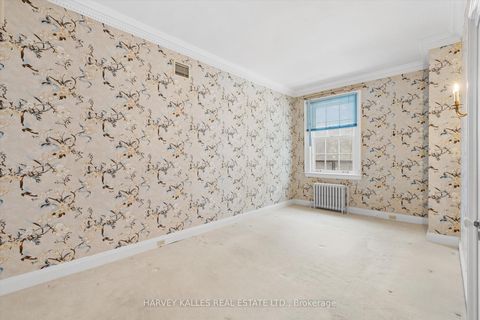 Photo 27 at 1 Edmund Gate, Casa Loma, Toronto