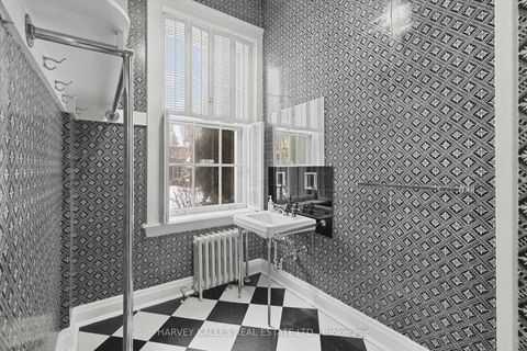 Photo 29 at 1 Edmund Gate, Casa Loma, Toronto