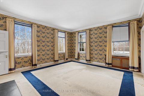 Photo 31 at 1 Edmund Gate, Casa Loma, Toronto