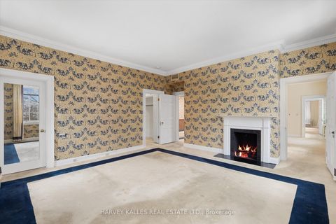 Photo 32 at 1 Edmund Gate, Casa Loma, Toronto