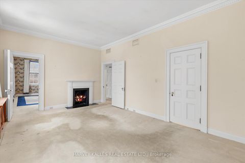 Photo 33 at 1 Edmund Gate, Casa Loma, Toronto