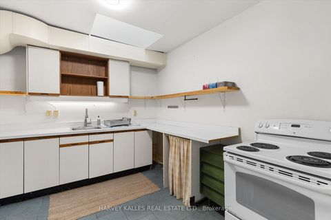 Photo 36 at 1 Edmund Gate, Casa Loma, Toronto