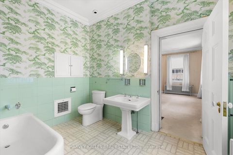 Photo 39 at 1 Edmund Gate, Casa Loma, Toronto