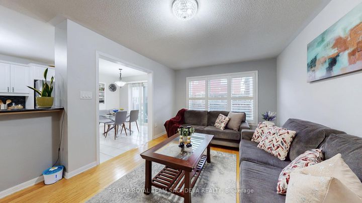 Photo 12 at 1809 Parkhurst Crescent, Duffin Heights, Pickering