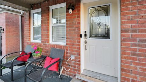 Photo 2 at 1809 Parkhurst Crescent, Duffin Heights, Pickering