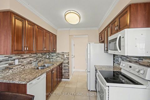 Photo 10 at 810 - 91 Townsgate Drive, Yorkhill, Vaughan