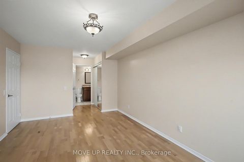 Photo 18 at 810 - 91 Townsgate Drive, Yorkhill, Vaughan