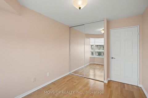 Photo 21 at 810 - 91 Townsgate Drive, Yorkhill, Vaughan