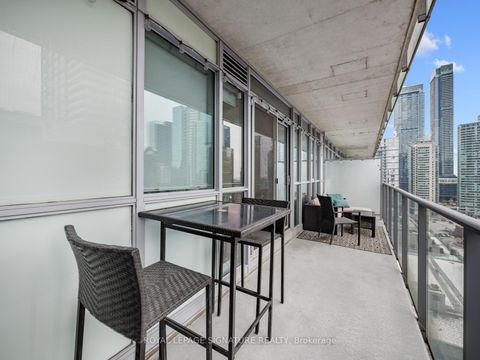 Photo 11 at 1410 - 375 King Street W, Waterfront Communities C1, Toronto