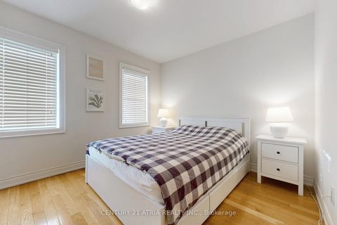 Photo 25 at 76 Hargrave Lane, York Mills, Toronto