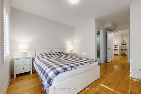 Photo 28 at 76 Hargrave Lane, York Mills, Toronto