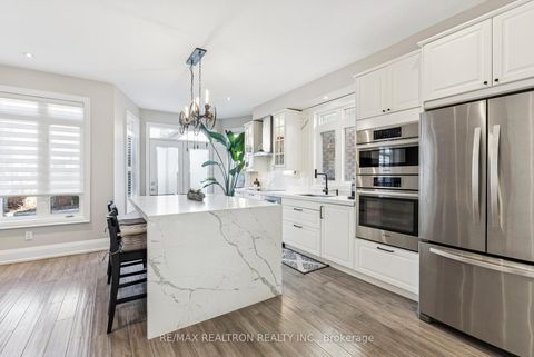 Photo 10 at 72 Saint Damian Avenue, Vellore Village, Vaughan