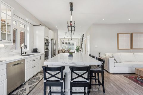 Photo 13 at 72 Saint Damian Avenue, Vellore Village, Vaughan