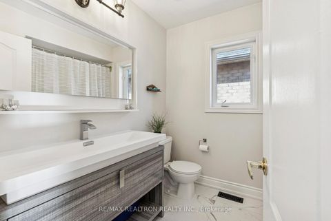 Photo 31 at 72 Saint Damian Avenue, Vellore Village, Vaughan