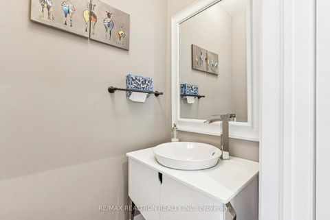 Photo 33 at 72 Saint Damian Avenue, Vellore Village, Vaughan