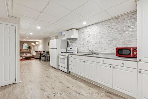 Photo 39 at 72 Saint Damian Avenue, Vellore Village, Vaughan