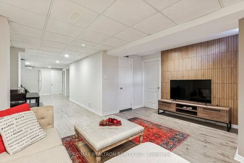 Photo 43 at 72 Saint Damian Avenue, Vellore Village, Vaughan