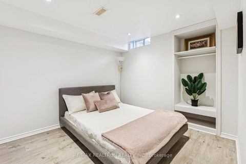 Photo 44 at 72 Saint Damian Avenue, Vellore Village, Vaughan