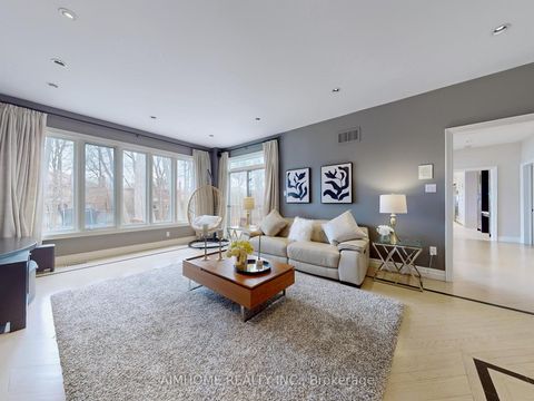 Photo 4 at 145 Renaissance Court, Beverley Glen, Vaughan