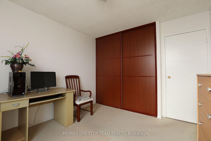 Photo 10 at 402 - 4 Kings Cross Road, Queen Street Corridor, Brampton