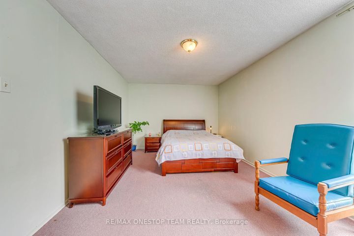 Photo 13 at 402 - 4 Kings Cross Road, Queen Street Corridor, Brampton