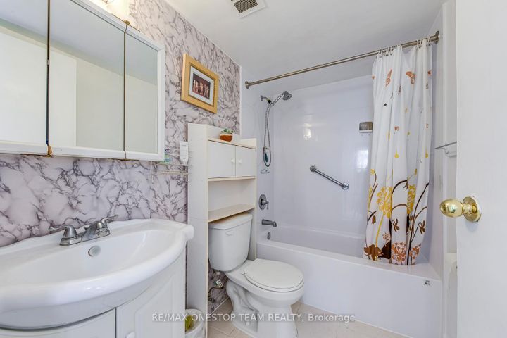 Photo 15 at 402 - 4 Kings Cross Road, Queen Street Corridor, Brampton