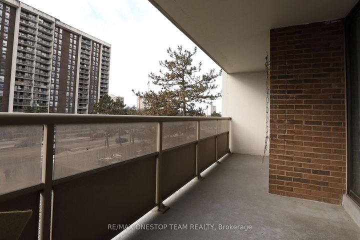 Photo 16 at 402 - 4 Kings Cross Road, Queen Street Corridor, Brampton