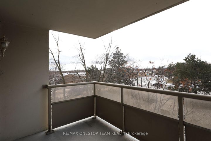 Photo 17 at 402 - 4 Kings Cross Road, Queen Street Corridor, Brampton